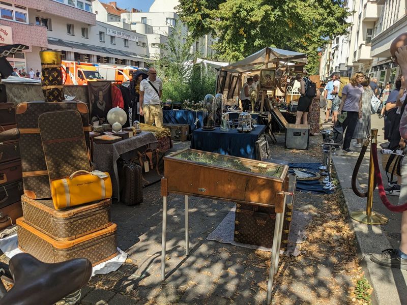 24. Antikmeile in der Berliner Suarezstraße