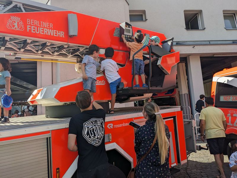 24. Antikmeile in der Berliner Suarezstraße