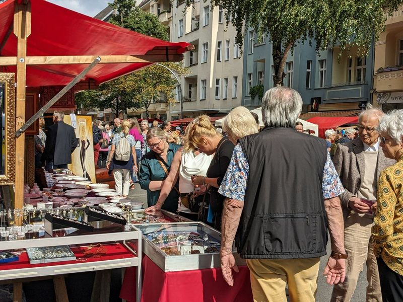 24. Antikmeile in der Berliner Suarezstraße