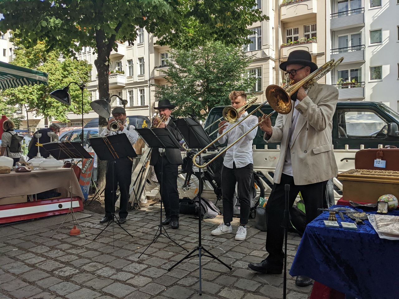 24. Antikmeile in der Berliner Suarezstraße